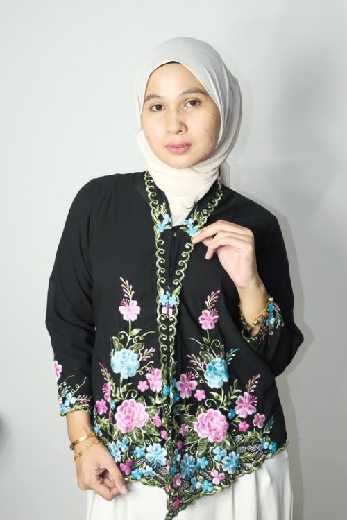 Sri Ayu – Black