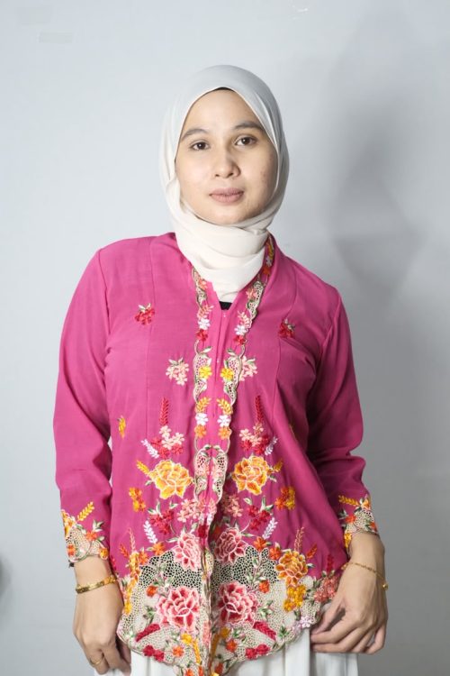 Sri Ayu – Magenta