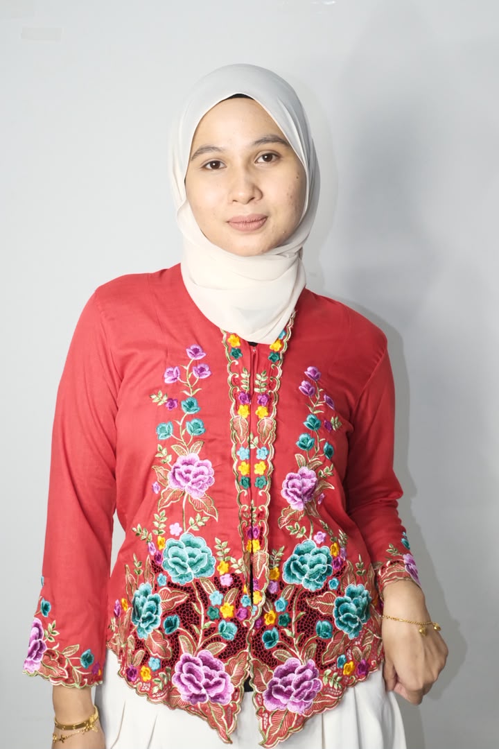 Sri Ayu – Red