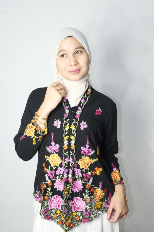 Sri Ayu – Black – B5
